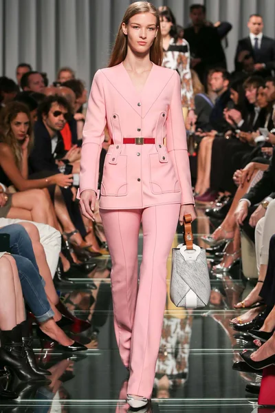 Look 32